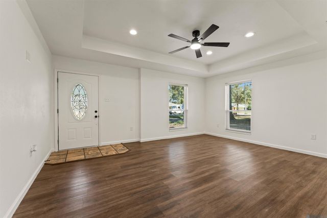 9114 Monhegan Ave, Central, LA 70714