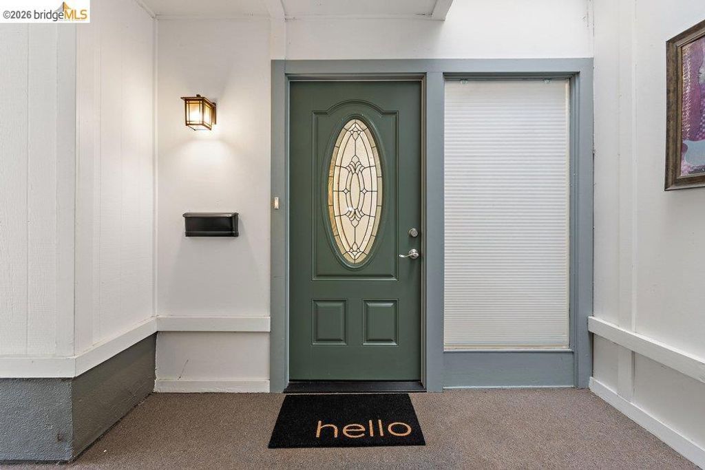 Image 2 of property listing at 1156 Running Springs Rd. #6, Walnut Creek, CA 94595