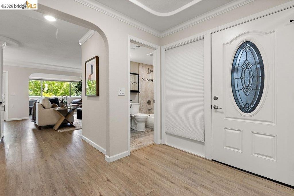 Image 3 of property listing at 1156 Running Springs Rd. #6, Walnut Creek, CA 94595