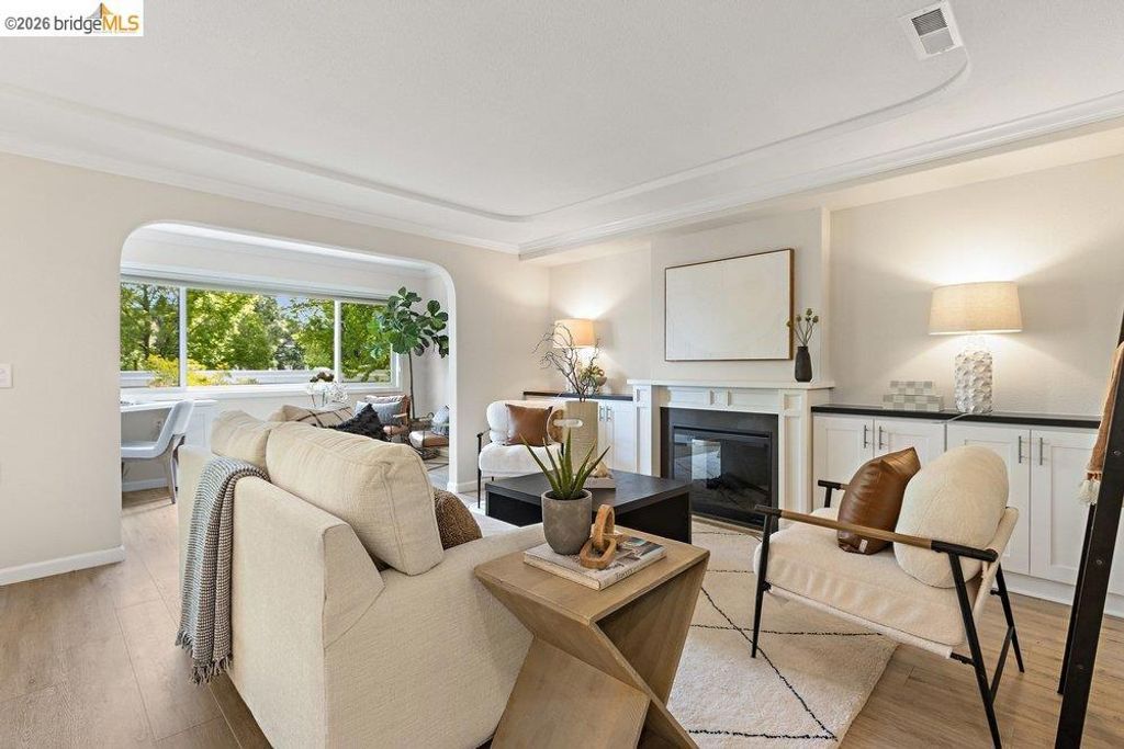 Image 4 of property listing at 1156 Running Springs Rd. #6, Walnut Creek, CA 94595