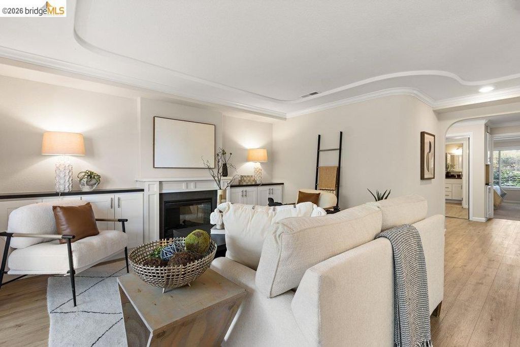 Image 5 of property listing at 1156 Running Springs Rd. #6, Walnut Creek, CA 94595