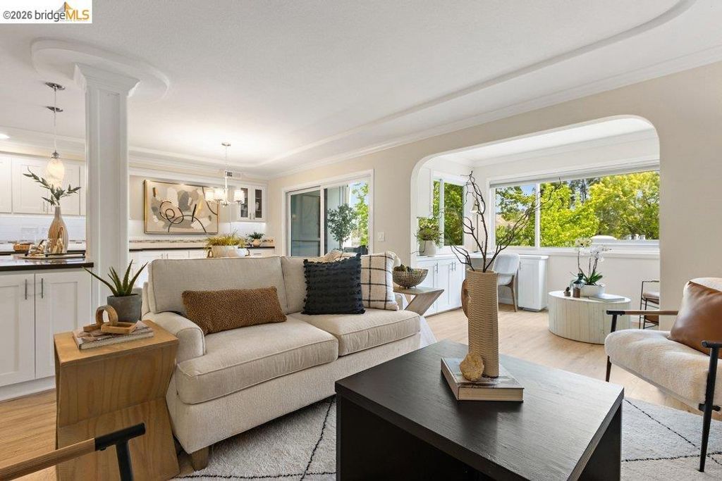 Image 6 of property listing at 1156 Running Springs Rd. #6, Walnut Creek, CA 94595