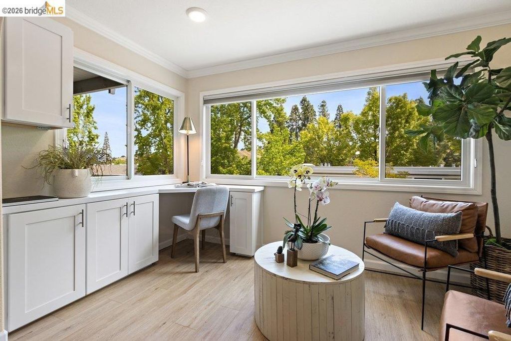 Image 7 of property listing at 1156 Running Springs Rd. #6, Walnut Creek, CA 94595