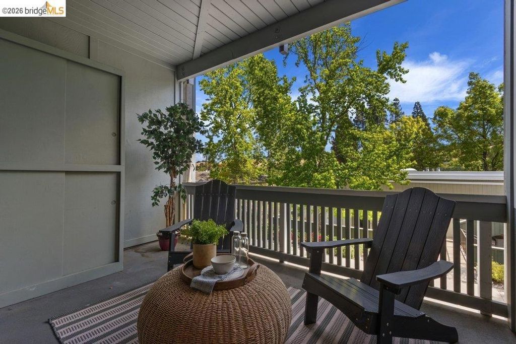 Image 9 of property listing at 1156 Running Springs Rd. #6, Walnut Creek, CA 94595