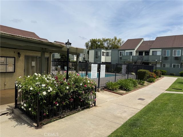 619 N Bristol 23, Santa Ana, CA 92703