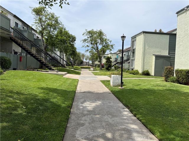 619 N Bristol 23, Santa Ana, CA 92703