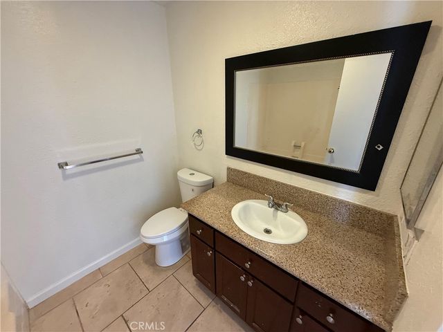 619 N Bristol 23, Santa Ana, CA 92703