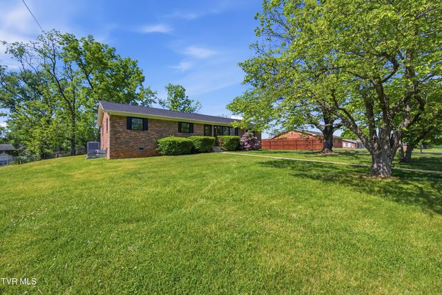164 Kaluna Avenue, Bluff City, TN 37618