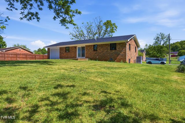 164 Kaluna Avenue, Bluff City, TN 37618