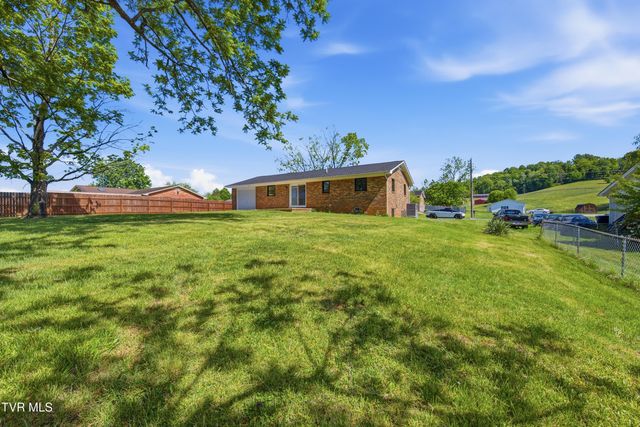 164 Kaluna Avenue, Bluff City, TN 37618