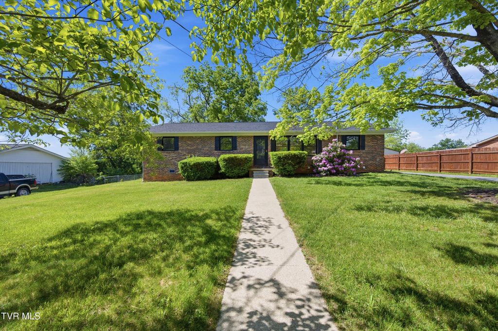 164 Kaluna Avenue, Bluff City, TN 37618