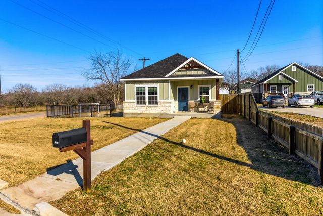 226 Spruce Ave, Luling, TX 78648