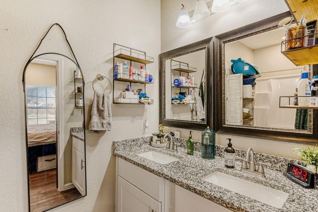 226 Spruce Ave, Luling, TX 78648