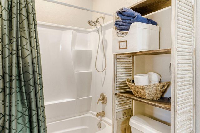 226 Spruce Ave, Luling, TX 78648