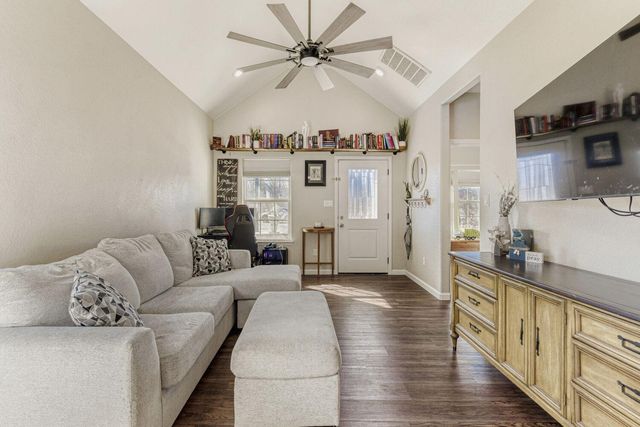 226 Spruce Ave, Luling, TX 78648