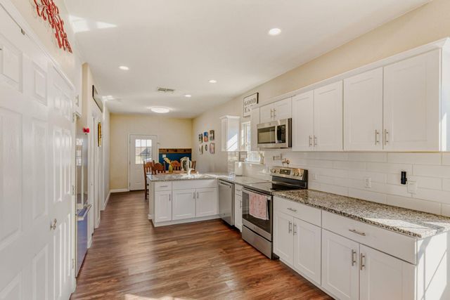 226 Spruce Ave, Luling, TX 78648