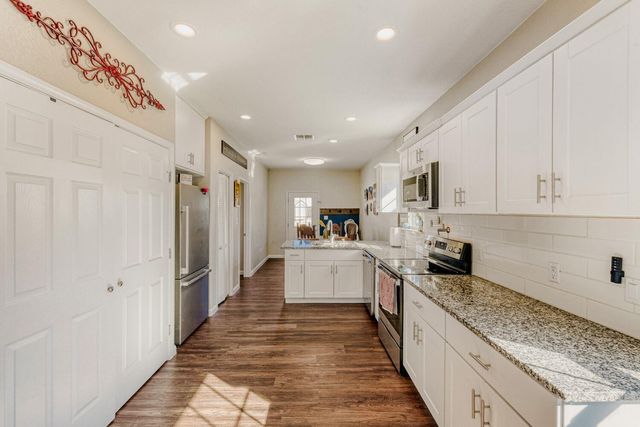 226 Spruce Ave, Luling, TX 78648