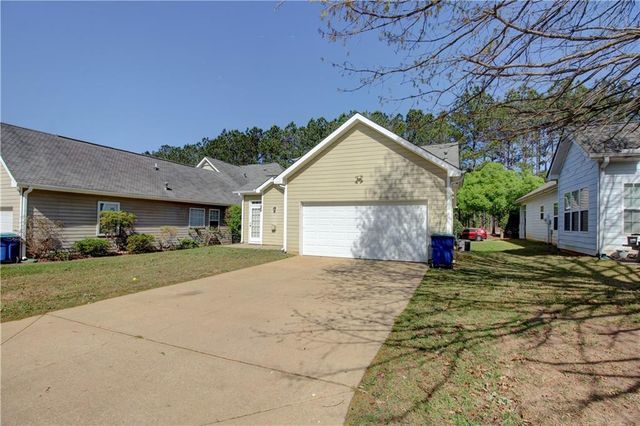 5847 Landers Loop, Fairburn, GA 30213