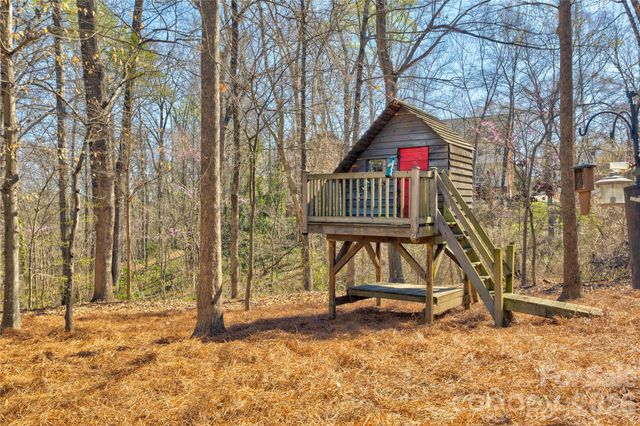584 Sandringham Place NE, Concord, NC 28025