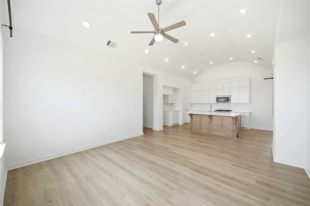 11915 S Pavillion Drive, Mont Belvieu, TX 77523