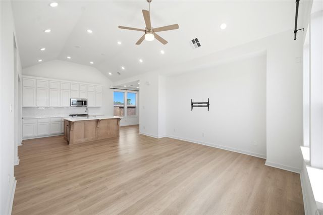 11915 S Pavillion Drive, Mont Belvieu, TX 77523