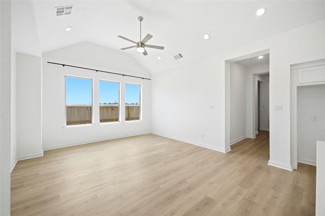 11915 S Pavillion Drive, Mont Belvieu, TX 77523
