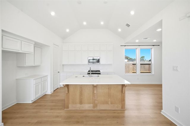 11915 S Pavillion Drive, Mont Belvieu, TX 77523