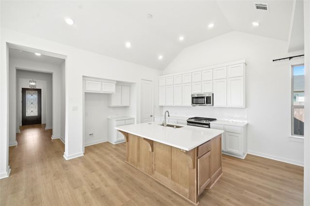 11915 S Pavillion Drive, Mont Belvieu, TX 77523
