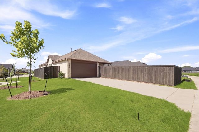 11915 S Pavillion Drive, Mont Belvieu, TX 77523