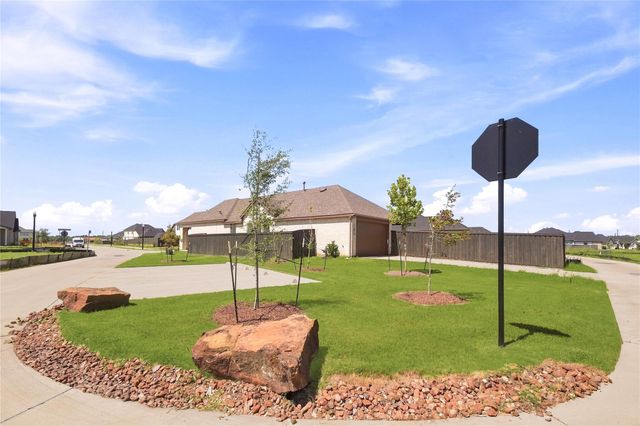 11915 S Pavillion Drive, Mont Belvieu, TX 77523