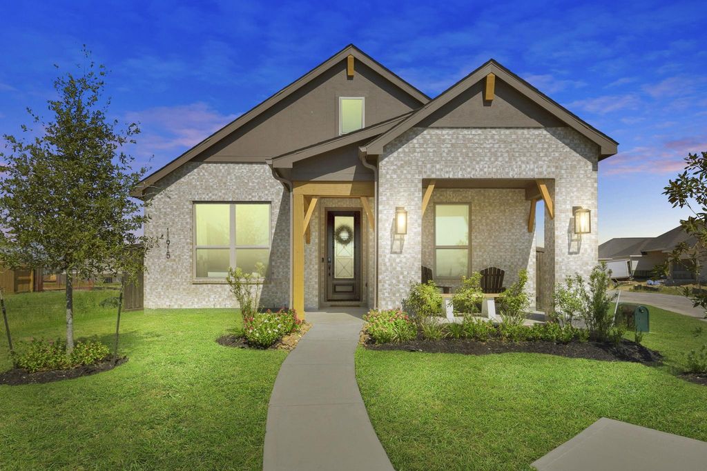 11915 S Pavillion Drive, Mont Belvieu, TX 77523