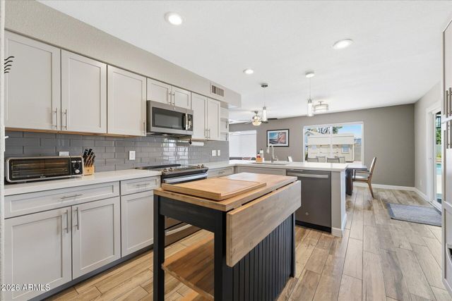 932 W JULIE Drive, Tempe, AZ 85283