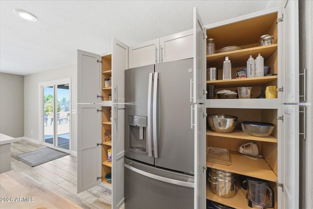 932 W JULIE Drive, Tempe, AZ 85283
