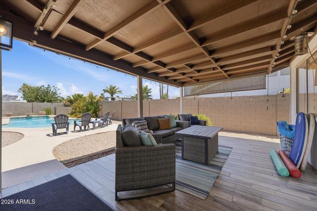 932 W JULIE Drive, Tempe, AZ 85283