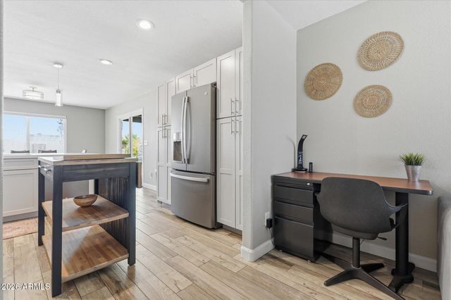 932 W JULIE Drive, Tempe, AZ 85283