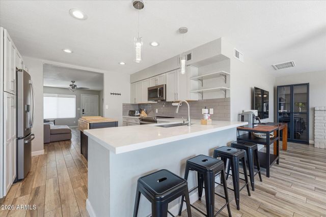 932 W JULIE Drive, Tempe, AZ 85283