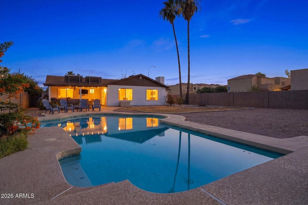 932 W JULIE Drive, Tempe, AZ 85283