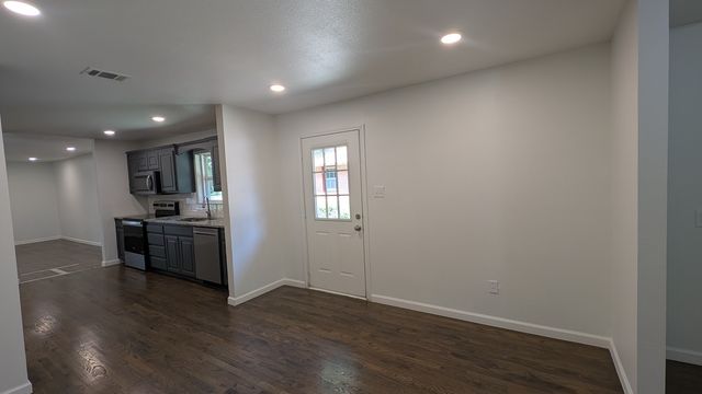 1406 Eastus Drive, Dallas, TX 75208