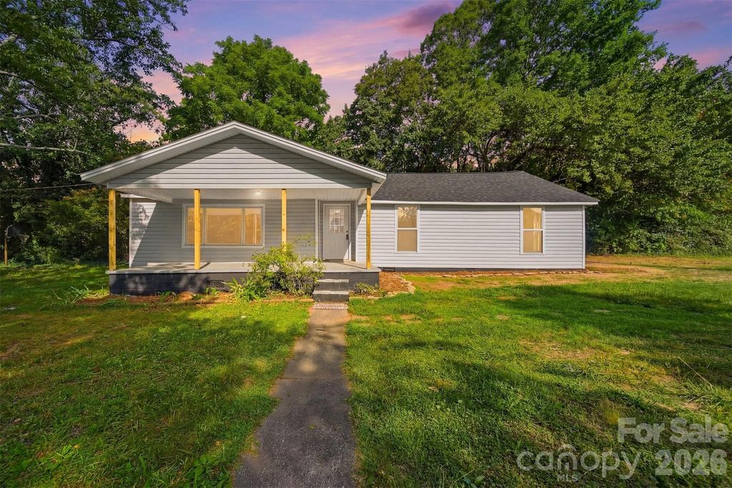218 33rd Street SW, Hickory, NC 28602