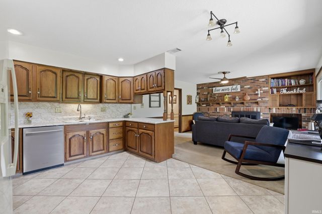 526 W Reade Avenue, Upland, IN 46989