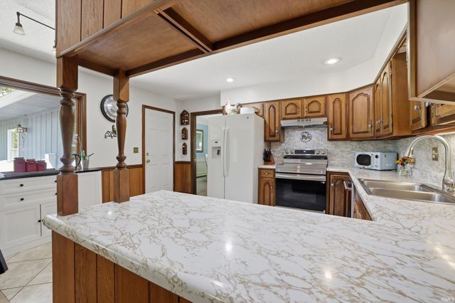 526 W Reade Avenue, Upland, IN 46989