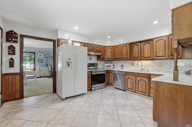 526 W Reade Avenue, Upland, IN 46989