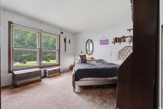 526 W Reade Avenue, Upland, IN 46989