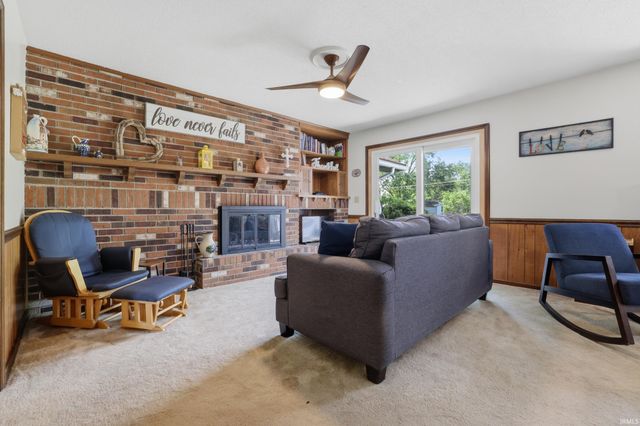 526 W Reade Avenue, Upland, IN 46989