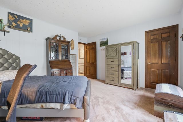 526 W Reade Avenue, Upland, IN 46989