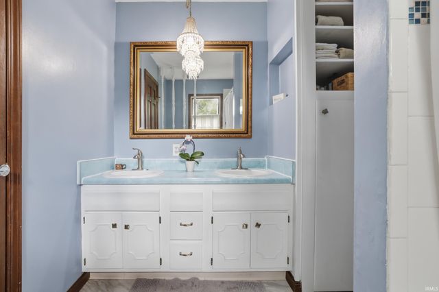 526 W Reade Avenue, Upland, IN 46989