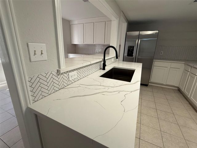 7 Sunmeadow Boulevard, Friendswood, TX 77546