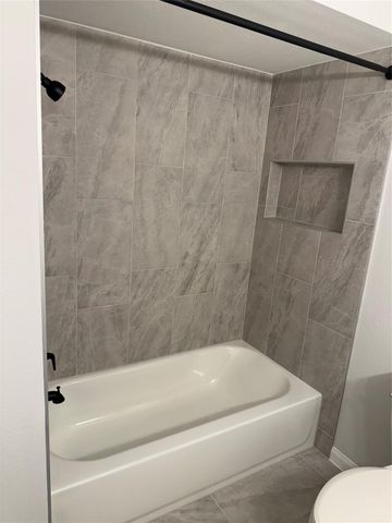 7 Sunmeadow Boulevard, Friendswood, TX 77546