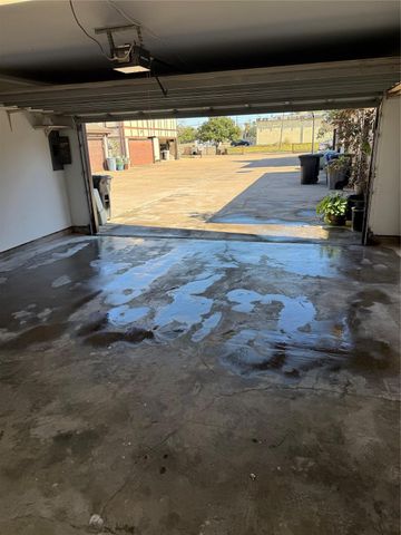 7 Sunmeadow Boulevard, Friendswood, TX 77546