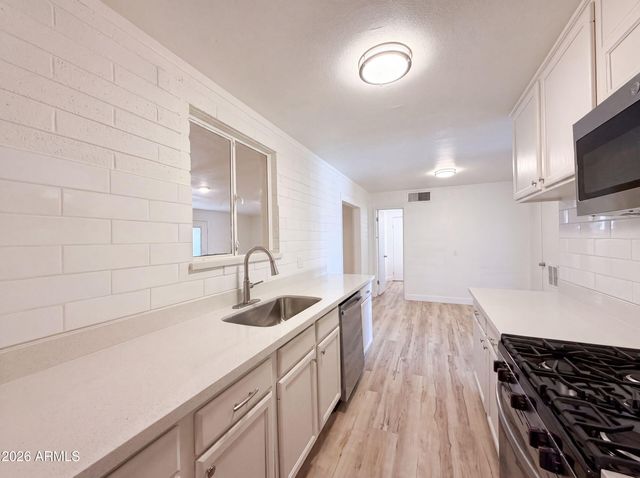 3132 W BETHANY HOME Road, Phoenix, AZ 85017